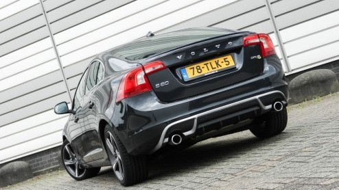 Volvo heeft de smaak te pakken in het aanbieden van modellen met bijtellingsvoordeel. In het leveringsprogramma van de S60 is er nu naast de bestaande D2 diesel ook een versie met Powershift automaat