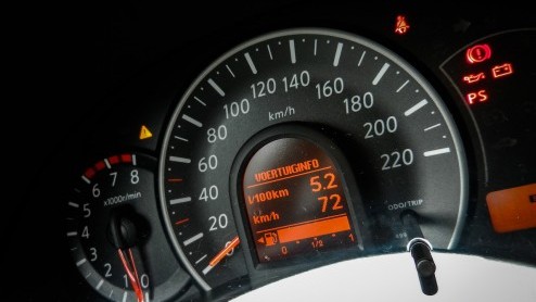 We weten allemaal dat er meer wegen naar Rome leiden. Die vlieger gaat ook op bij het bereiken van een laag brandstofverbruik. De Micra DIG-S heeft geen tweecilinder met turbo of een viercilinder met