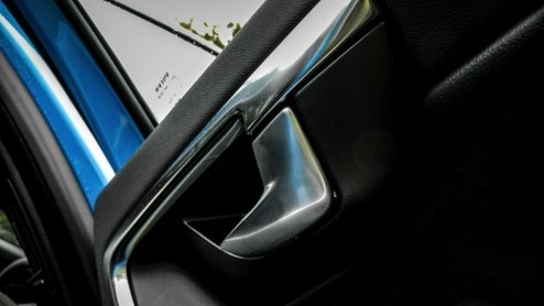 Voor Mercedes-Benz is de Volvo XC60 de grootste concurrent van de GLK-Klasse, die onlangs fijntjes is bijgepunt. Hoewel ze in design volledig hun eigen weg bewandelen, zijn beiden zeer comfortgericht.
