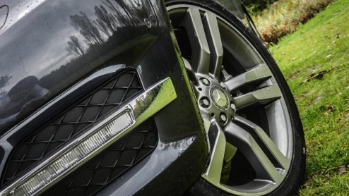Voor Mercedes-Benz is de Volvo XC60 de grootste concurrent van de GLK-Klasse, die onlangs fijntjes is bijgepunt. Hoewel ze in design volledig hun eigen weg bewandelen, zijn beiden zeer comfortgericht.