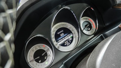 Voor Mercedes-Benz is de Volvo XC60 de grootste concurrent van de GLK-Klasse, die onlangs fijntjes is bijgepunt. Hoewel ze in design volledig hun eigen weg bewandelen, zijn beiden zeer comfortgericht.