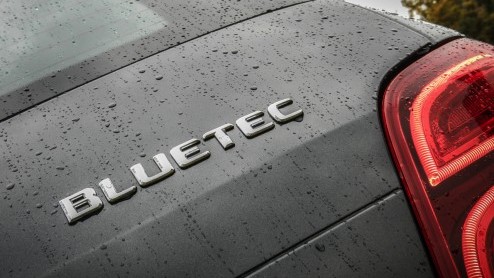 Voor Mercedes-Benz is de Volvo XC60 de grootste concurrent van de GLK-Klasse, die onlangs fijntjes is bijgepunt. Hoewel ze in design volledig hun eigen weg bewandelen, zijn beiden zeer comfortgericht.