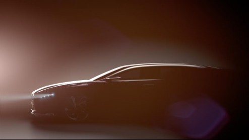 En wat hebben we hier op de maandagmorgen? Een teaserfoto naar een nieuw Citroen DS-model! Gezien de proporties van de auto ligt een middenklassemodel boven de recent gentroduceerde DS5 voor de hand.