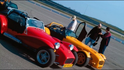 Wil je kans maken op n van de 10 exclusieve fabrieksbezoeken bij Donkervoort of n van de 4 fantastische rijbelevingen met deze Hollandse trots? Doe mee met onze winactie en wellicht gaat jouw auto