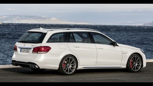 Mercedes-Benz heeft meer informatie naar buiten gebracht omtrent de vernieuwde E63 AMG. Het topmodel is krachtiger dan voorheen, kan met 4Matic permanente vierwielaandrijving worden geleverd en als ke