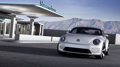 Traditiegetrouw pakt Volkswagen op vrijwel elke internationale autoshow uit. Zo ook in Detroit, met de E-Bugster. Een platgeslagen Beetle met volledig elektrische aandrijving.