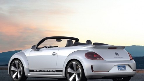 Aan conceptcars geen gebrek in Peking. Volkswagen doet ook een duit in het zakje en presenteert de E-Bugster Speedster. Elektrisch zoemen in een dakloze Beetle.