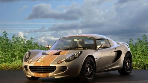 Lotus laat zien dat milieuvriendelijk rijden en veel sportiviteit prima samen gaan. Het merk toont de Eco Elise. Deze lichtgewicht slankte nog meer af en werd tevens meer opgebouwd uit milieuvriendeli
