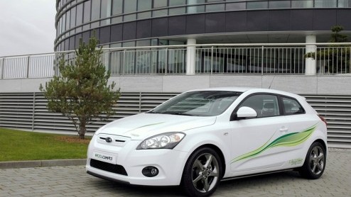 We zagen al even de green-performance eco_ceed conceptauto op de IAA in Frankfurt, maar nu is zeker dat er eco-ceed modellen op de markt komen. Vanaf begin 2009 komen de Koreanen met deze zuiniger