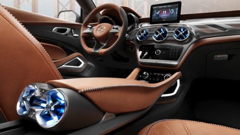 De compacte SUV van Mercedes-Benz komt er aan en heet GLA. Een voorproefje staat in Shanghai.