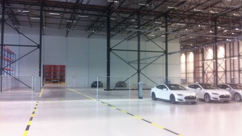 Vandaag is de assemblageplant van Tesla in Tilburg officieel geopend. Wij waren erbij en mochten tevens een kijkje nemen in de keuken. En daar deden we een wel heel bijzondere ontdekking.
