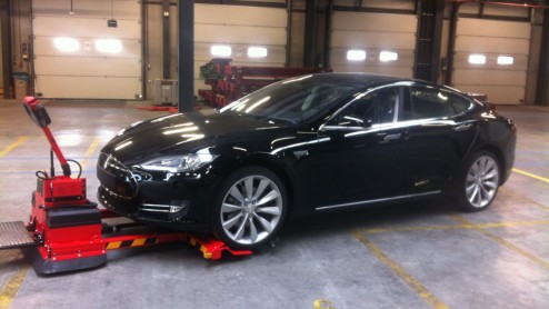Vandaag is de assemblageplant van Tesla in Tilburg officieel geopend. Wij waren erbij en mochten tevens een kijkje nemen in de keuken. En daar deden we een wel heel bijzondere ontdekking.