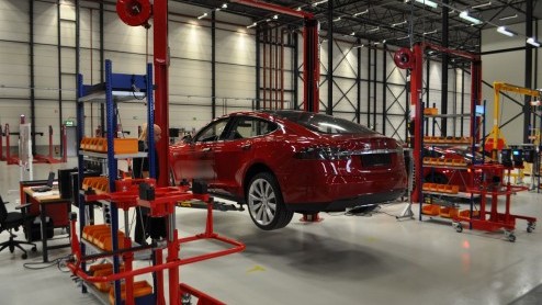 Vandaag is de assemblageplant van Tesla in Tilburg officieel geopend. Wij waren erbij en mochten tevens een kijkje nemen in de keuken. En daar deden we een wel heel bijzondere ontdekking.