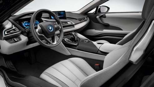 Via een Russische site zijn de eerste beelden van de productieversie van de BMW i8 gelekt. Op 10 september wordt de plug-inhybride definitief onthuld op de IAA in Frankfurt.