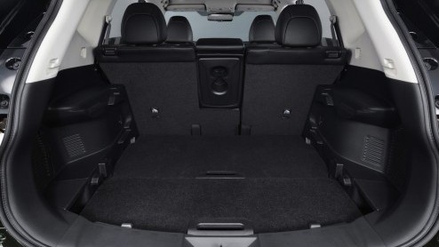 Nieuwe Nissan X-Trail komt in de zomer van 2014 op de markt als vijf- en zevenzitter. Positie in gamma tussen Qashqai en Murano. Meer crossover dan SUV.