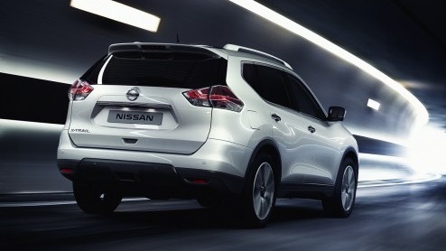 Nieuwe Nissan X-Trail komt in de zomer van 2014 op de markt als vijf- en zevenzitter. Positie in gamma tussen Qashqai en Murano. Meer crossover dan SUV.