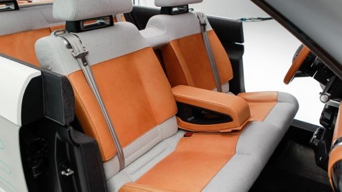 Citroen heeft de eerste beelden van de Cactus de wereld rond gestuurd, die model staat voor de toekomstige C-lijn van de fabrikant. Een afgeleide van deze Cactus komt medio volgend jaar als C4 Cactus.