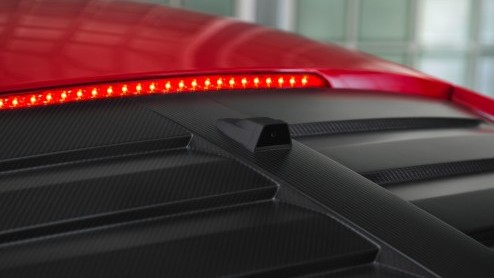 Korte rijtest van de Audi R8 e-tron op het circuit van luchthaven Berlijn Tempelhof. Autotest elektrisch aangedreven Audi R8.