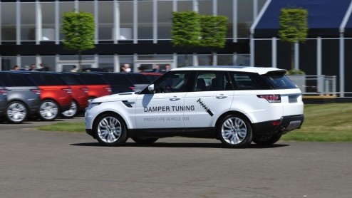 Eerste indruk van de nieuwe Range Rover Sport. Doet hij zijn naam nu eer aan? Wij zochten het uit in Gaydon.