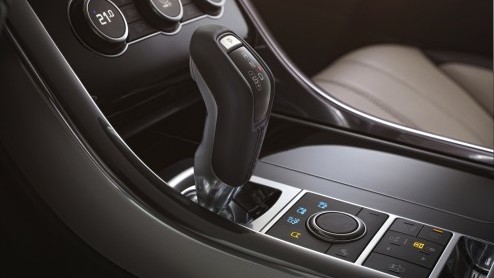 Eerste indruk van de nieuwe Range Rover Sport. Doet hij zijn naam nu eer aan? Wij zochten het uit in Gaydon.
