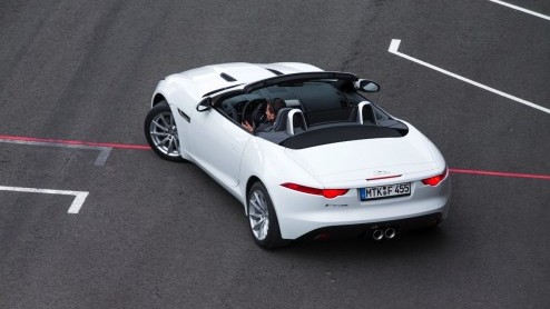 Rij-indruk met de nieuwe Jaguar F-TYPE. Zet hij het vuur aan de schenen van een 911 en R8?