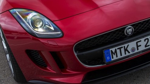 Rij-indruk met de nieuwe Jaguar F-TYPE. Zet hij het vuur aan de schenen van een 911 en R8?