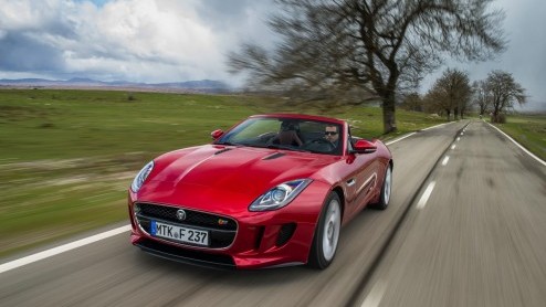 Rij-indruk met de nieuwe Jaguar F-TYPE. Zet hij het vuur aan de schenen van een 911 en R8?