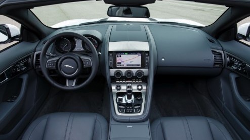Rij-indruk met de nieuwe Jaguar F-TYPE. Zet hij het vuur aan de schenen van een 911 en R8?