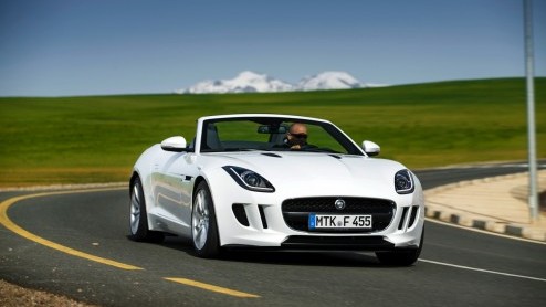 Rij-indruk met de nieuwe Jaguar F-TYPE. Zet hij het vuur aan de schenen van een 911 en R8?