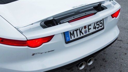 Rij-indruk met de nieuwe Jaguar F-TYPE. Zet hij het vuur aan de schenen van een 911 en R8?