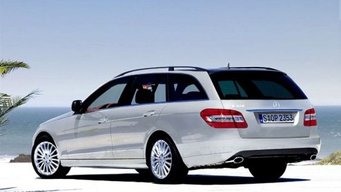Een fikse lading scoops vandaag. Ondanks dat we de nieuwe Mercedes E-klasse pas in 2009 kunnen verwachten, hebben de spionagefotografen al beet. De W212 Estate staat op beeld en ook kunnen we een im