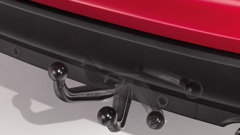 Er was eens een vaste trekhaak. Die werd opgevolgd door een afneembare trekhaak. En wat hebben we nu? De elektrisch wegklapbare trekhaak. Primeur? Nee, maar wel voor de Ford Focus.