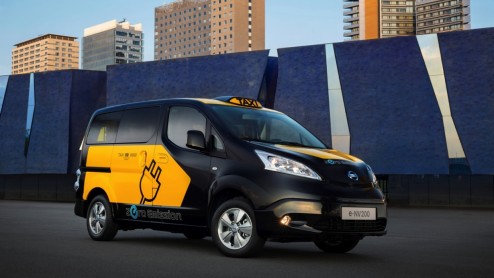 Nissan e-NV200 als taxi in Barcelona voorgesteld.