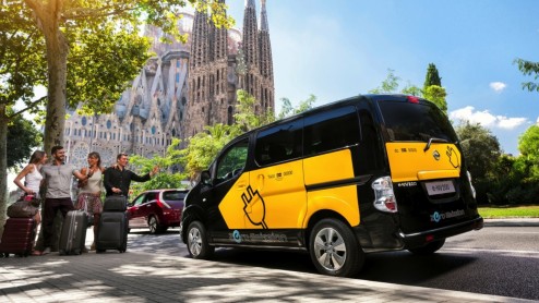 Nissan e-NV200 als taxi in Barcelona voorgesteld.