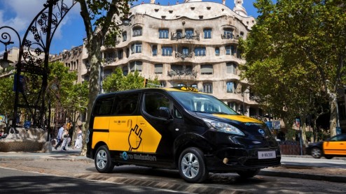 Nissan e-NV200 als taxi in Barcelona voorgesteld.
