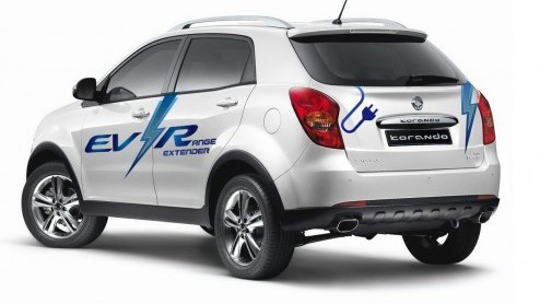 SsangYong Korando C EV-R met range extender ziet het licht. Hij is elektrisch aangedreven maar heeft een benzinemotor als generator achter de hand. Komst naar Europa niet duidelijk.