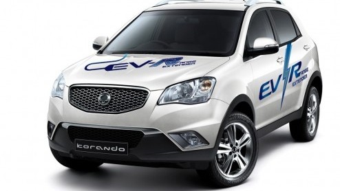 SsangYong Korando C EV-R met range extender ziet het licht. Hij is elektrisch aangedreven maar heeft een benzinemotor als generator achter de hand. Komst naar Europa niet duidelijk.