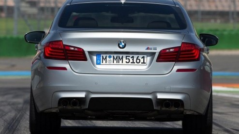 BMW heeft de ook de M5 in het nieuw gestoken. Nieuw is de mogelijkheid van een Competition Package voor extra vermogen.