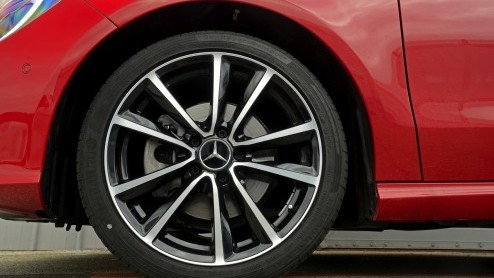 Aan de vooravond van Detroit mochten we 'm al even bezichtigen en zojuist hebben we er mee gereden: de Mercedes-Benz CLA.