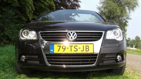 Net als andere merken begreep Volkswagen het theoretische voordeel van een coupe-cabriolet met stalen dak; het beste van twee werelden gecombineerd. Hoewel het niet altijd een estetisch voordeel oplev