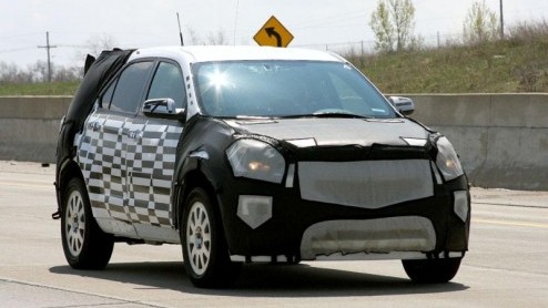 Op deze fotos is de GMT172 te zien, of beter gezegd de Chevrolet Equinox. Het nieuwe model staat op stapel en rolt in maart 2009 van de band. De kans is echter klein dat deze mastodont onze kant op k