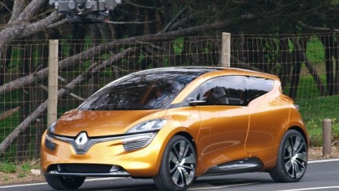 Geheimpjes zijn er om ontrafeld te worden. Soms gaat dat makkelijker dan gedacht. Wisten we eerst de Renault Captur conceptcar zelf in de omgeving van Lissabon te betrappen, zijn er nu ook beelden van