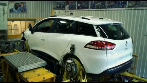 De nieuwe Clio is nog maar kort geleden digitaal onthuld en nu al kunnen we een eerste blik werpen op de stationwagonvariant die eind september ook in Parijs de show zal stelen: de Clio Estate.