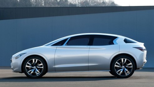 Infiniti ziet in haar line-up ruimte voor een kleiner model. Een voorproefje daarvan zien we in Genve, waar de Etherea nu helemaal officieel is. Met hybridetechniek en een carrosserie met crossovertr
