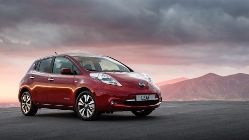 Nissan LEAF is vernieuwd en rolt als faceliftmodel in Groot-Britannie van de band.