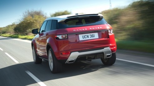 Land Rover heeft vandaag de prijzen bekendgemaakt van de nieuwe, compacte Range Rover Evoque. Hij blijkt iets lager uit te vallen dan gedacht: vanaf 42.900 euro staat hij  in de zomer  bij de dealer