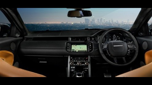 Dat de Evoque van Land Rover in trek is bij het vrouwelijk publiek was al bekend. Onlangs werd de hippe SUV namelijk nog uitgeroepen tot Womens World Car of the Year. Om dat nog even te onderstrepen k
