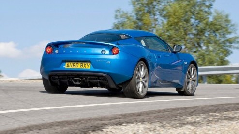 Wie in de markt is voor een lekkere sportauto denkt meestal niet aan Lotus. En dat is onterecht, want de Engelsen kunnen als geen ander lichtgewicht sporters bouwen. De Evora S koppelt - meer dan elke