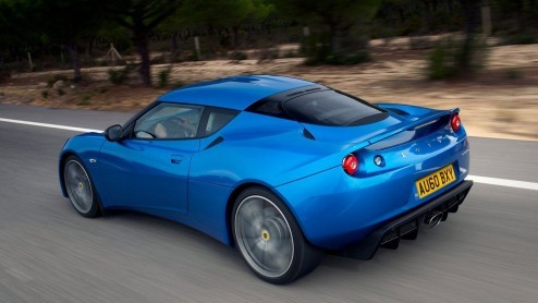 Wie in de markt is voor een lekkere sportauto denkt meestal niet aan Lotus. En dat is onterecht, want de Engelsen kunnen als geen ander lichtgewicht sporters bouwen. De Evora S koppelt - meer dan elke