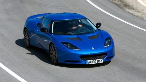 Wie in de markt is voor een lekkere sportauto denkt meestal niet aan Lotus. En dat is onterecht, want de Engelsen kunnen als geen ander lichtgewicht sporters bouwen. De Evora S koppelt - meer dan elke